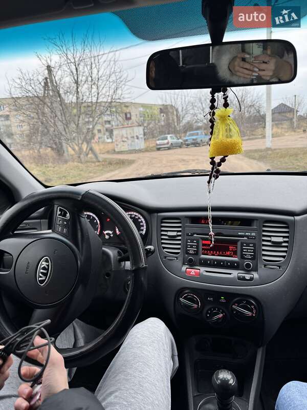 Седан Kia Rio 2011 в Нововолынске