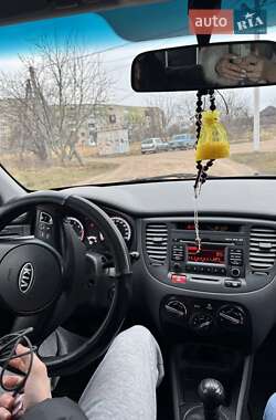 Седан Kia Rio 2011 в 