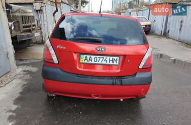 Хэтчбек Kia Rio 2006 в 