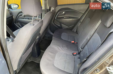 Хэтчбек Kia Rio 2012 в 