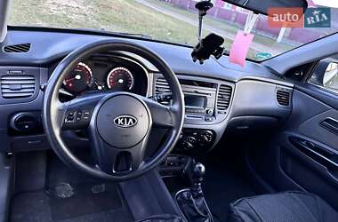 Хэтчбек Kia Rio 2010 в 