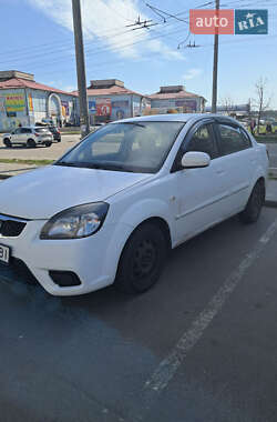 Седан Kia Rio 2010 в 