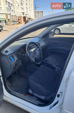 Седан Kia Rio 2010 в 