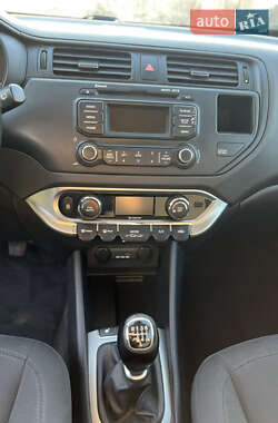 Хэтчбек Kia Rio 2013 в 