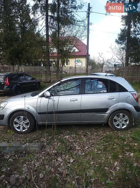Хетчбек Kia Rio 2006 в Тлумачі
