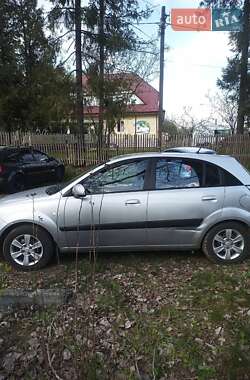 Хэтчбек Kia Rio 2006 в 