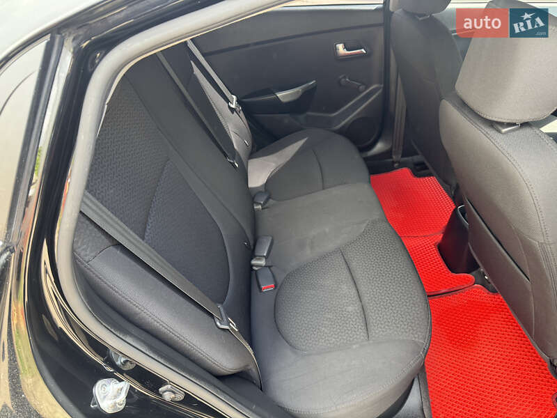 Седан Kia Rio 2013 в Полтаві