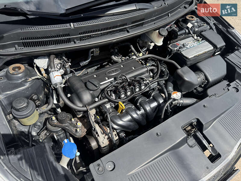 Седан Kia Rio 2013 в Полтаві