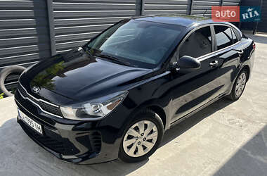 Седан Kia Rio 2017 в 