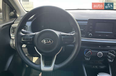 Седан Kia Rio 2017 в 
