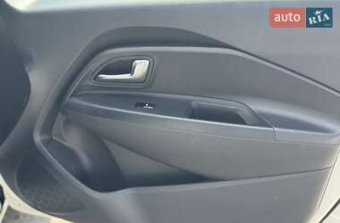 Хэтчбек Kia Rio 2016 в 