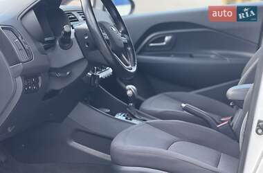 Хэтчбек Kia Rio 2016 в 