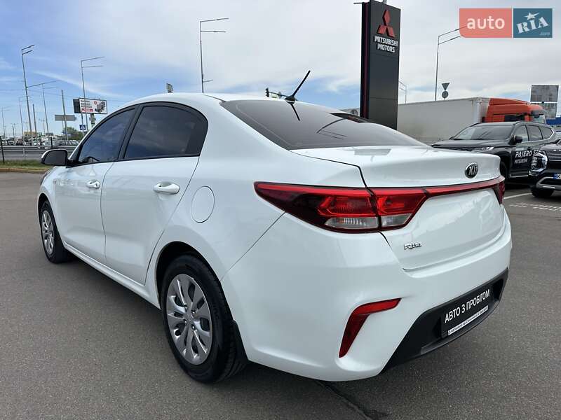 Седан Kia Rio 2018 в Киеве