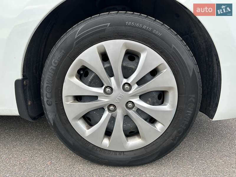 Седан Kia Rio 2018 в Киеве