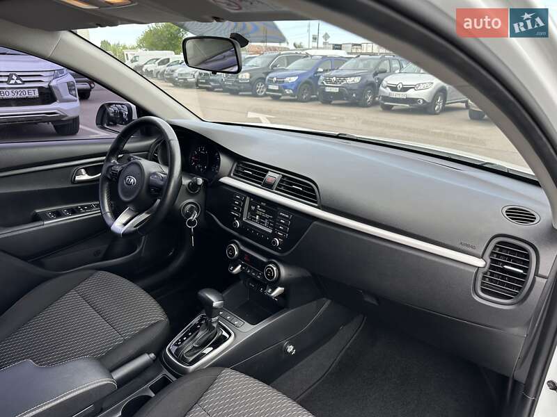 Седан Kia Rio 2018 в Киеве