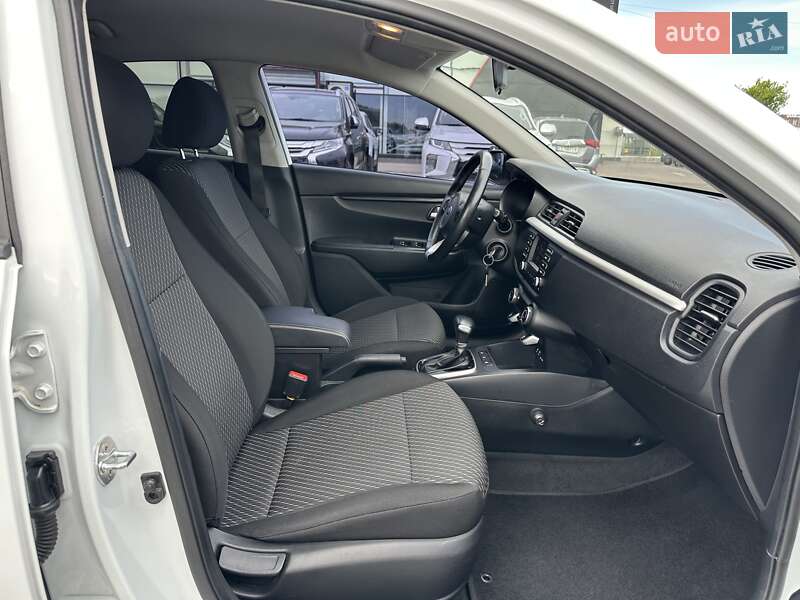 Седан Kia Rio 2018 в Киеве