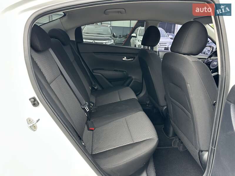 Седан Kia Rio 2018 в Киеве