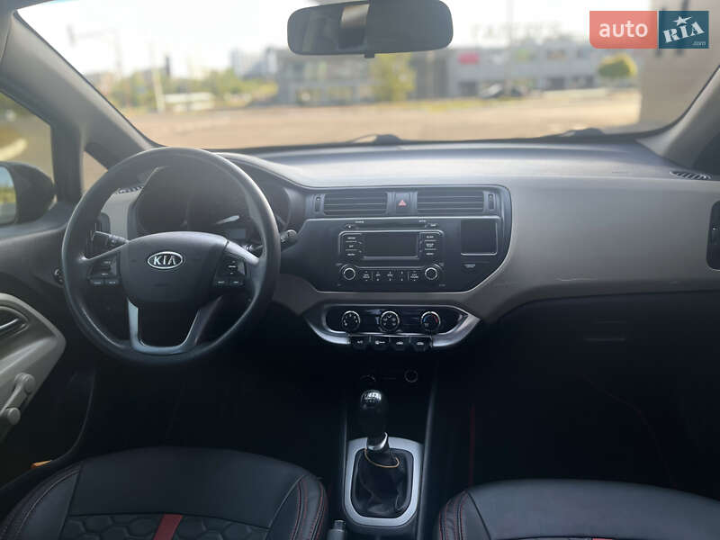 Седан Kia Rio 2011 в Кривому Розі
