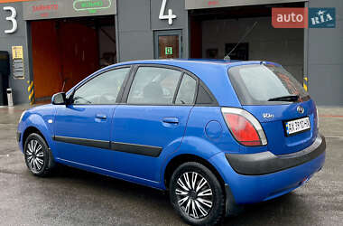 Хэтчбек Kia Rio 2007 в 