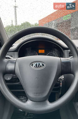 Хэтчбек Kia Rio 2007 в 