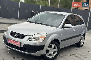 Хэтчбек Kia Rio 2006 в 