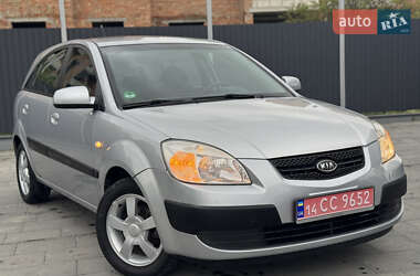 Хэтчбек Kia Rio 2006 в 
