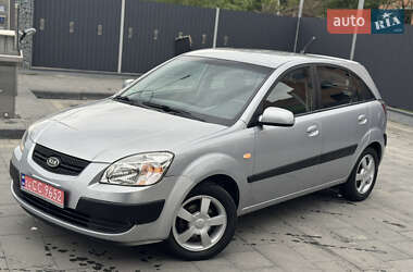 Хэтчбек Kia Rio 2006 в 