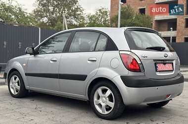 Хэтчбек Kia Rio 2006 в 