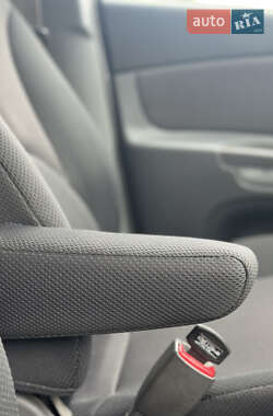 Хэтчбек Kia Rio 2006 в 