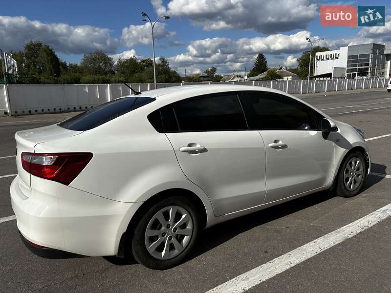 Седан Kia Rio 2015 в Полтаве