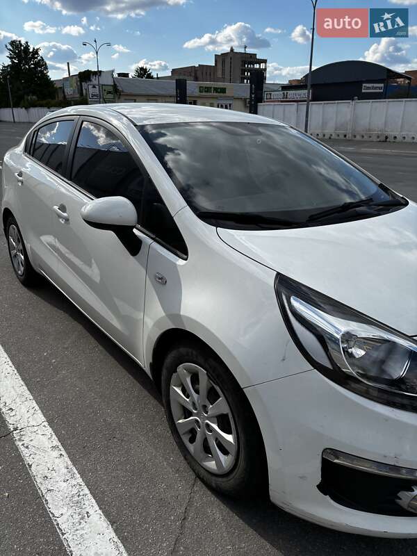 Седан Kia Rio 2015 в Полтаве