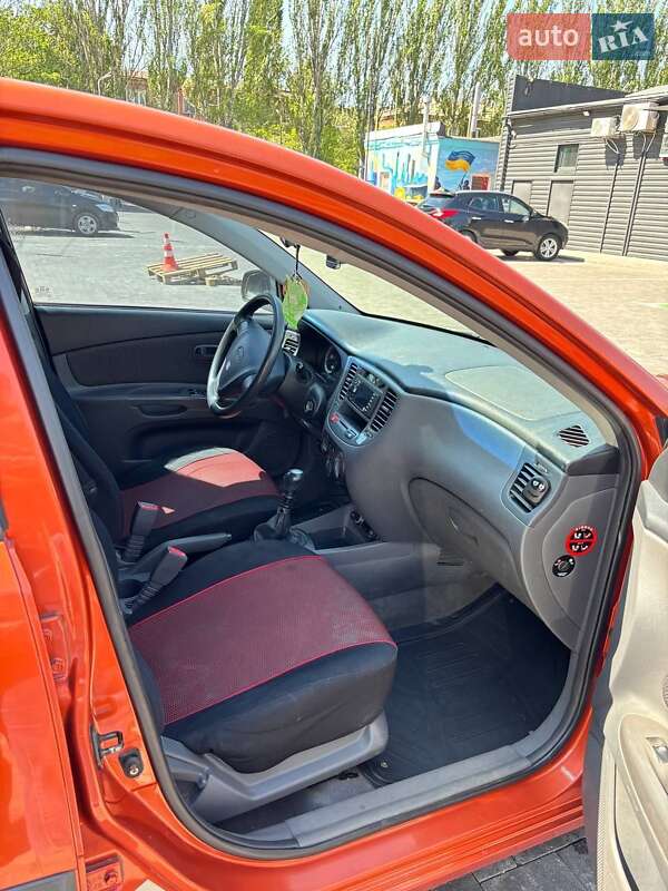 Хетчбек Kia Rio 2006 в Кривому Розі