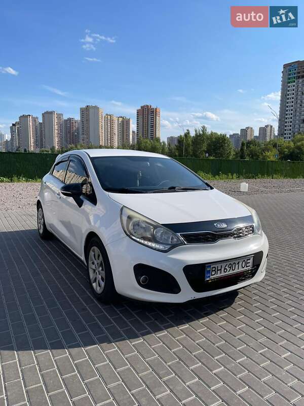 Хэтчбек Kia Rio 2012 в Киеве
