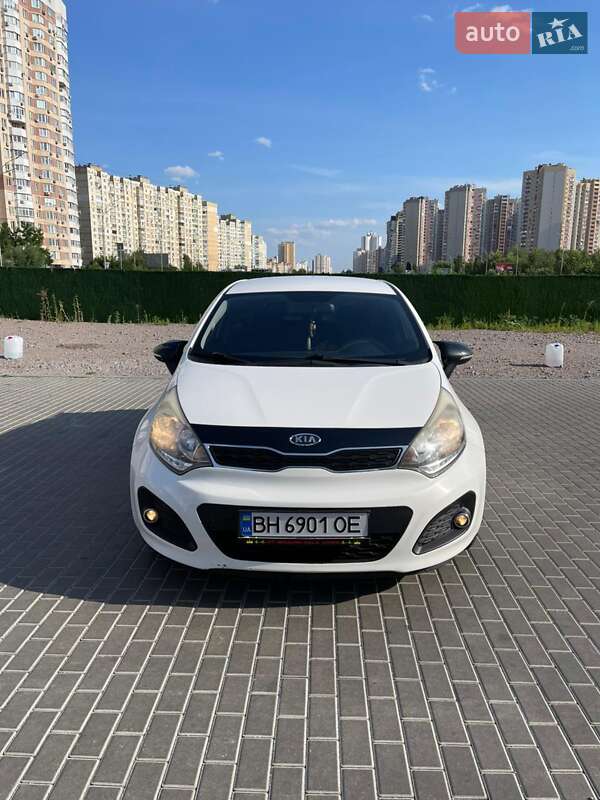 Хэтчбек Kia Rio 2012 в Киеве