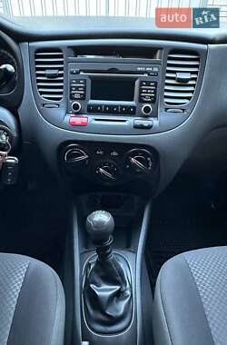 Седан Kia Rio 2011 в 
