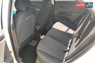 Седан Kia Rio 2011 в 