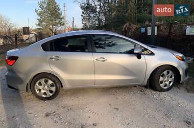 Седан Kia Rio 2015 в Каменском