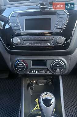 Хэтчбек Kia Rio 2012 в 