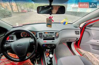 Хэтчбек Kia Rio 2005 в 