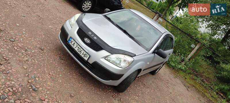 Хэтчбек Kia Rio 2008 в 