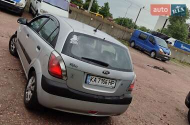 Хэтчбек Kia Rio 2008 в 