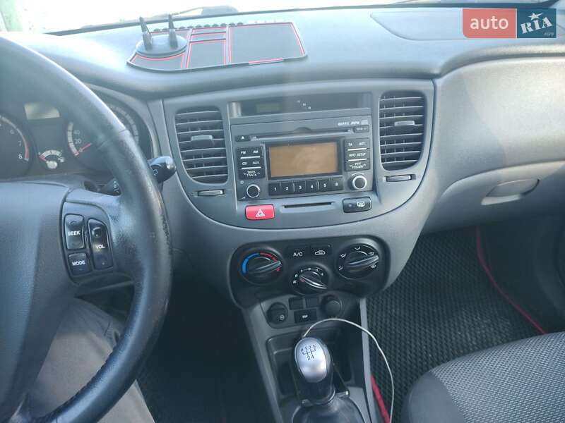 Хэтчбек Kia Rio 2009 в Гадяче
