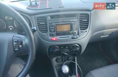 Хэтчбек Kia Rio 2009 в 