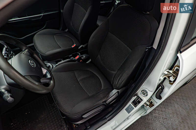 Седан Kia Rio 2012 в Киеве