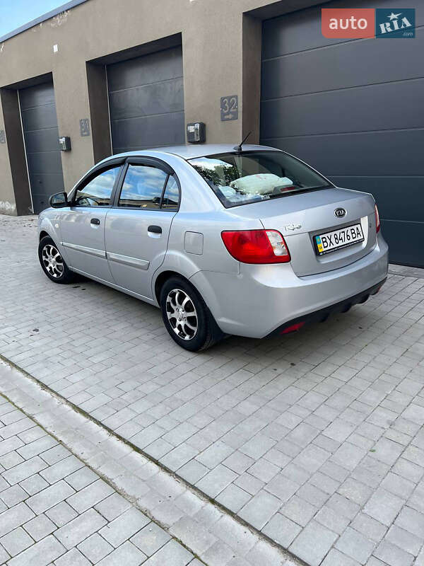 Седан Kia Rio 2010 в Каменец-Подольском