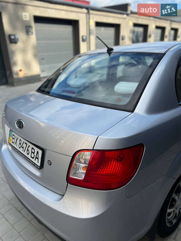 Седан Kia Rio 2010 в Каменец-Подольском