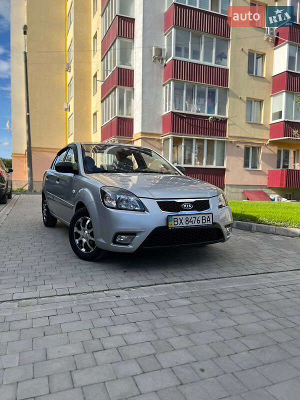 Седан Kia Rio 2010 в Каменец-Подольском