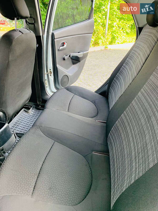 Седан Kia Rio 2012 в Хмельницком