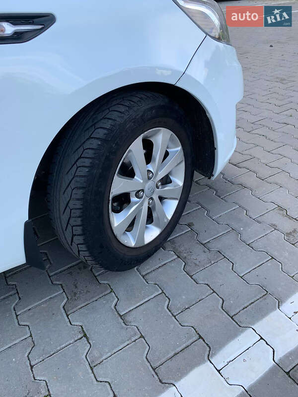 Седан Kia Rio 2012 в Хмельницком