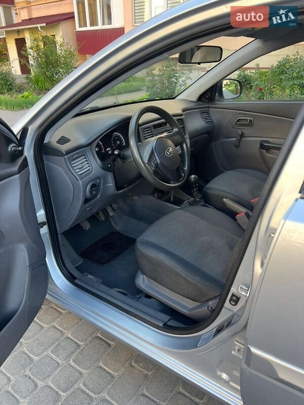 Седан Kia Rio 2010 в Каменец-Подольском